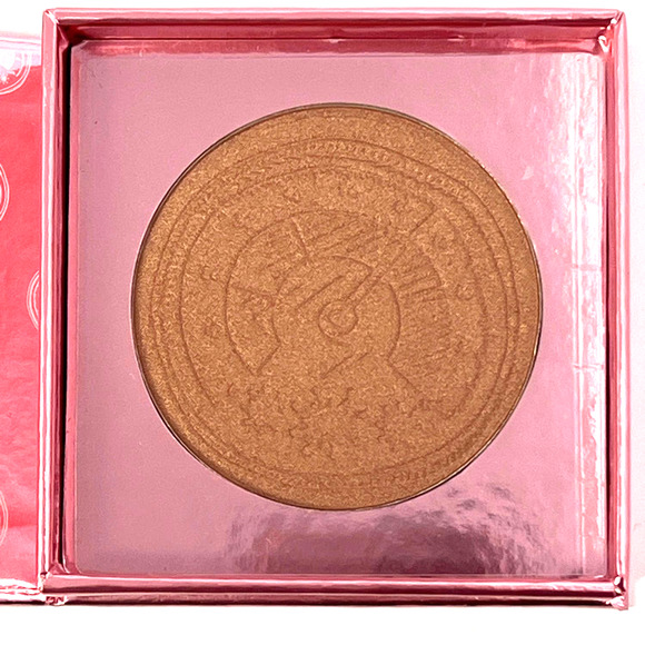 I Heart Revolution x Elf Christmas Cheer Papa Elf Highlighter New - Picture 6 of 6